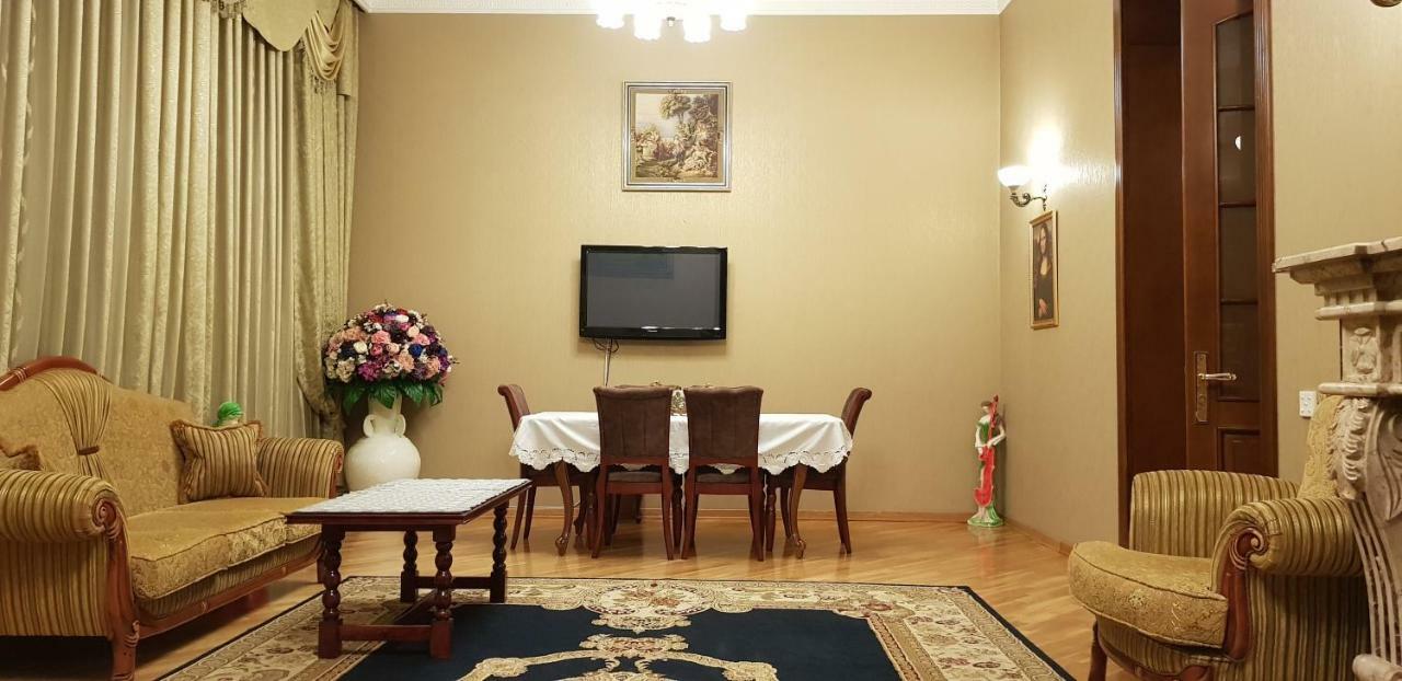 Gulluoglu Royal Suite Luxury Apartment Bakoe Buitenkant foto