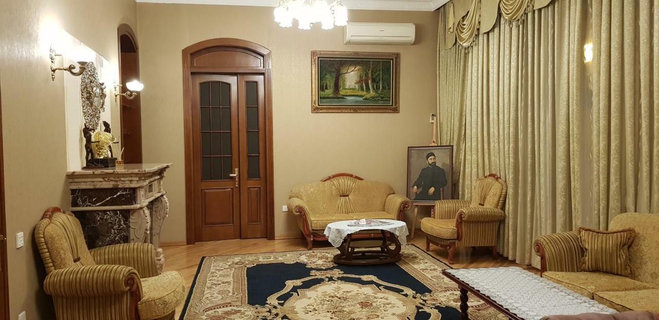 Gulluoglu Royal Suite Luxury Apartment Bakoe Buitenkant foto