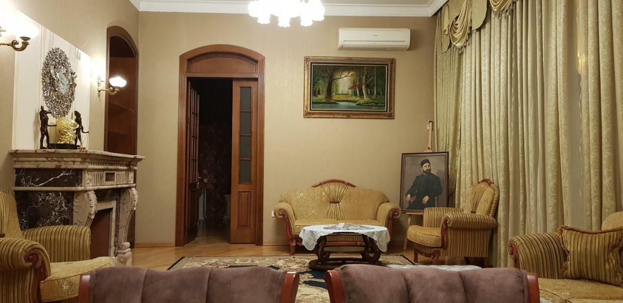 Gulluoglu Royal Suite Luxury Apartment Bakoe Buitenkant foto