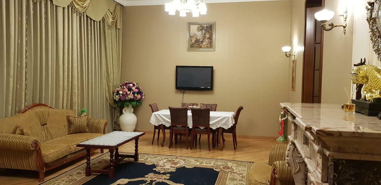 Gulluoglu Royal Suite Luxury Apartment Bakoe Buitenkant foto