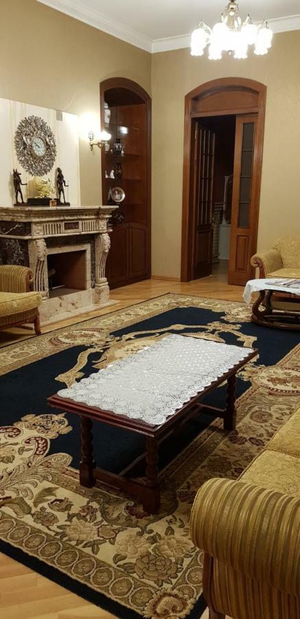 Gulluoglu Royal Suite Luxury Apartment Bakoe Buitenkant foto