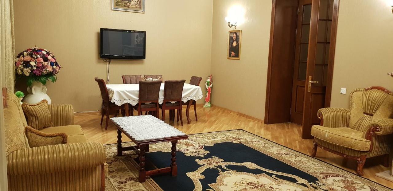 Gulluoglu Royal Suite Luxury Apartment Bakoe Buitenkant foto